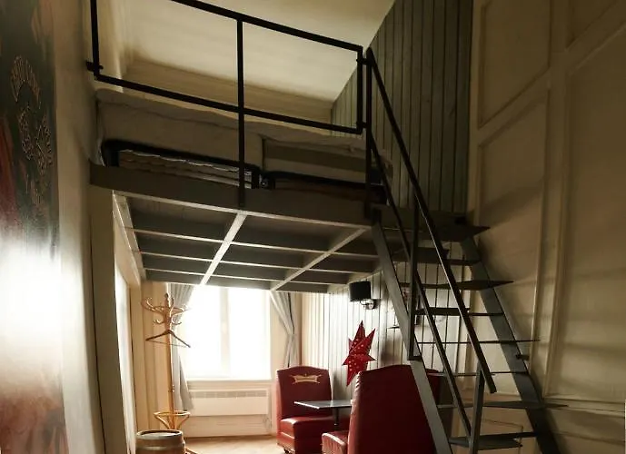 بيت شباب Old *