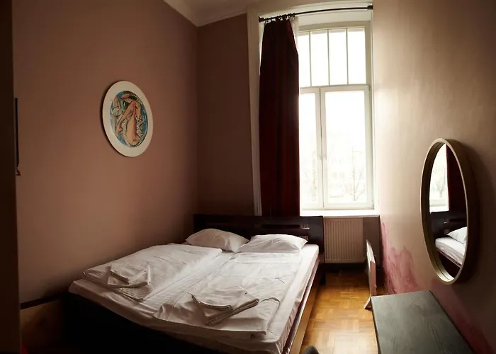 بيت شباب Old إلفيف